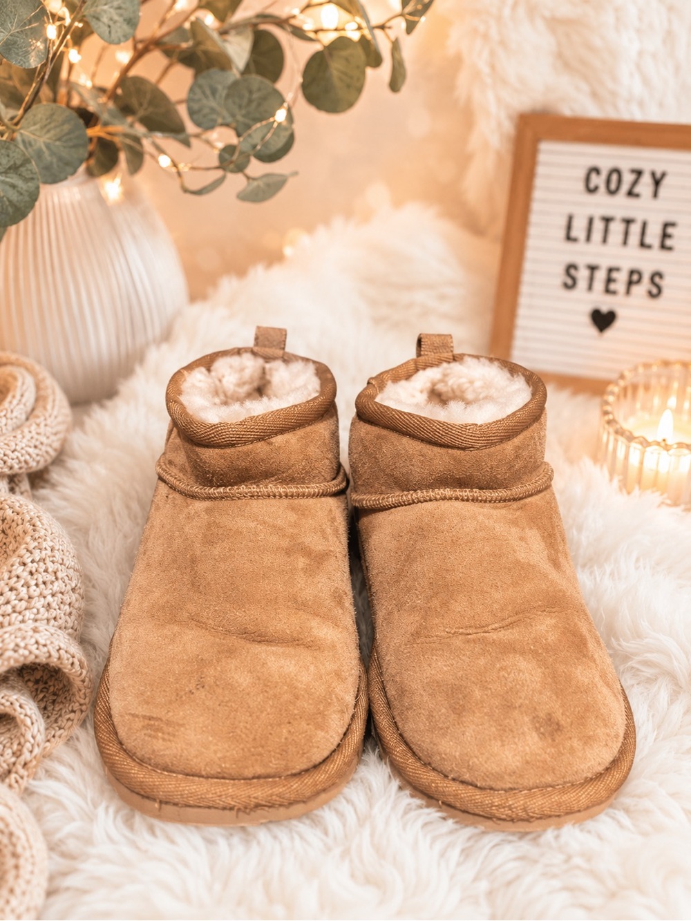 UGG Kids Chestnut Suede Shearling Lined Boots - believe size is 5